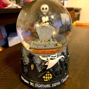 The nightmare before Christmas snow globe